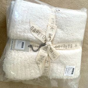 NWT Barefoot Dreams cream throw